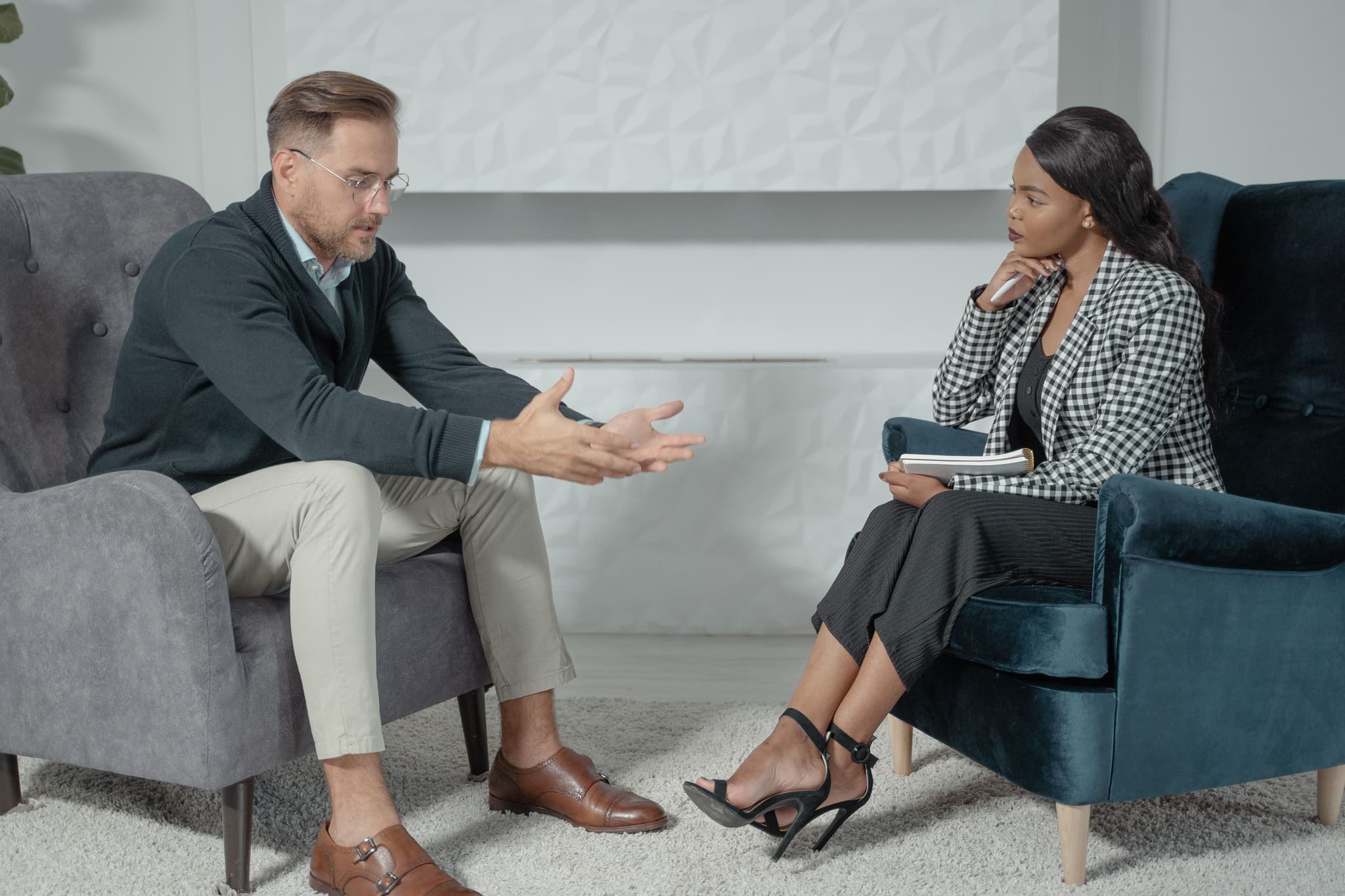 Blog: Counsellor vs Therapist: What Is the Difference?